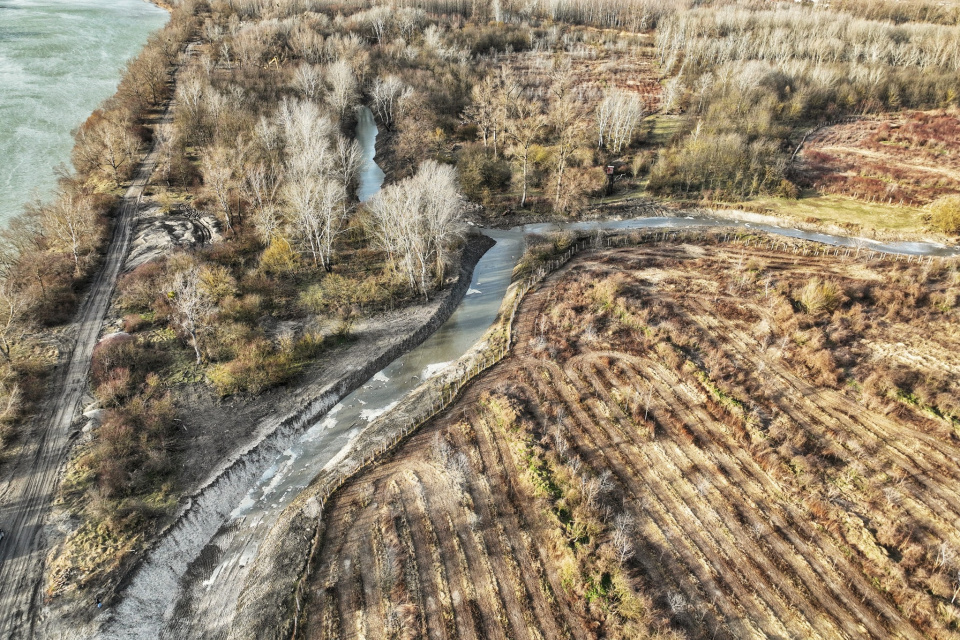 Voda prúdiaca obnoveným psekom ramena | Foto: BROZ- ochranárske združenie