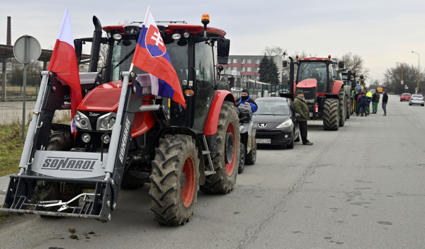 Protesty sa dnes konali už dnes na východe Slovenska | Foto: TASR, Roman Hanc