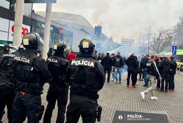 Derby má na konte policajné manévre. | Foto: Polícia Bratislavský kraj, fb