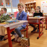Deti v laviciach na začiatku školského roka | Zdroj: ZŠ Koperníkova Hlohovec