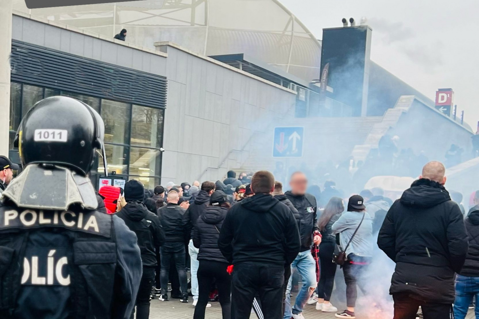 Trnava prehrala v Bratislave 0:2. Veľké výtržnosti neboli. | Foto: Polícia Bratislavský kraj, fb