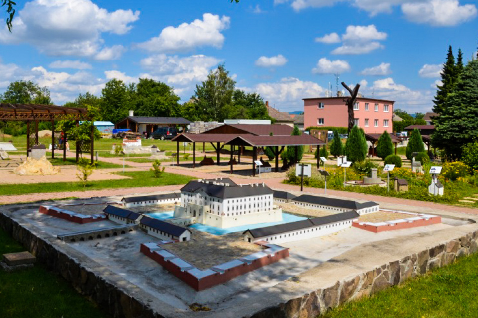 Holíčsky zámok v Parku miniatúr pri Novom Meste nad Váhom. | Zdroj: Park miniatúr