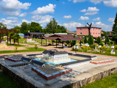 Holíčsky zámok v Parku miniatúr pri Novom Meste nad Váhom. | Zdroj: Park miniatúr