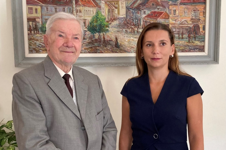 Viceprimátorka Nemčovská a pán Mačička | Zdroj: FB Mesto Trnava