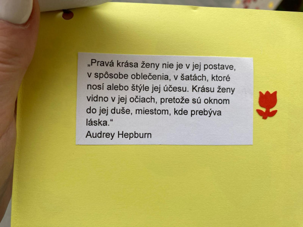 Na pohľadniciach nájdeme citáty | Zdroj: TACH