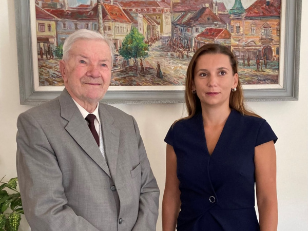 Viceprimátorka Nemčovská a pán Mačička | Zdroj: FB Mesto Trnava