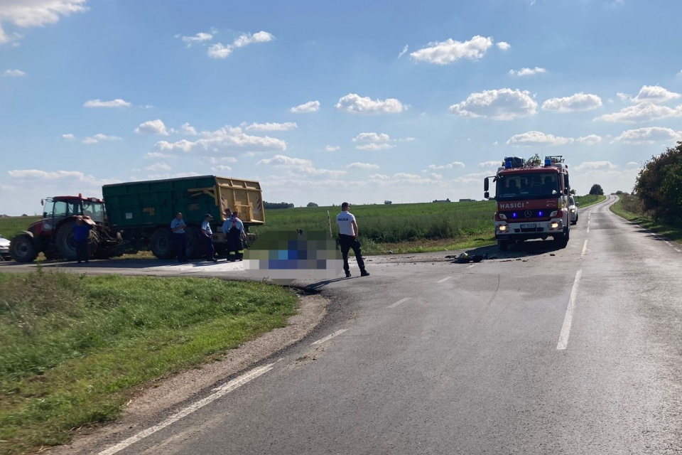 Zrážka motocykla s traktorom | Zdroj: KR PZ Trnava