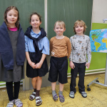 Deti majú na sebe uniformy (chlapci iba spodnú časť) | Zdroj: ZŠ s MŠ Ružindol