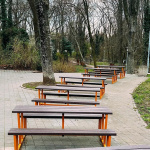 Stoly ožili pod náterom farby | Zdroj: Zaži v Trnave 