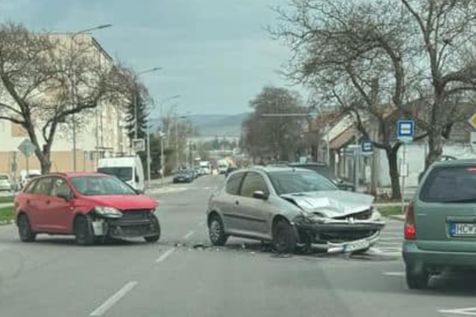 Zranenia našťastie z miesta hlásené neboli. | Foto: Martin Pizzamen, Dopravný servis Okres Hlohovec a okolie, fb