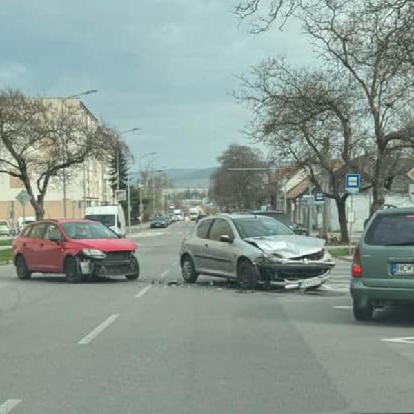 Zranenia našťastie z miesta hlásené neboli. | Foto: Martin Pizzamen, Dopravný servis Okres Hlohovec a okolie, fb