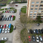 Parkovanie na Jiráskovej ulici z výšky | Zdroj: Karin Talajková, Trnavské rádio