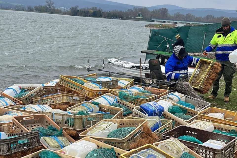 Dokopy vyrobili desiatky umelých hniezd | Zdroj: Rybárska stráž