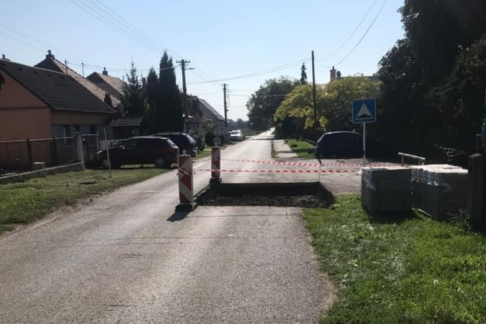 Stavba spomaľovača v Hrnčiarovciach | Zdroj: FB Marcel Škorec