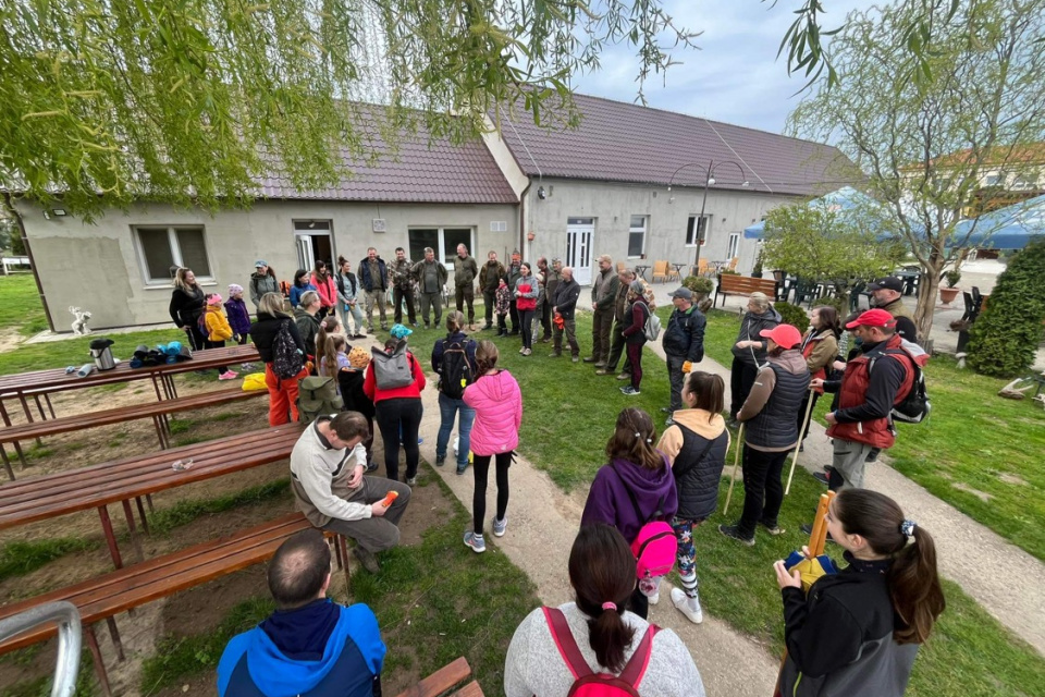Dobrovoľníci sa vydali na veľké upratovanie | Foto: Mirka F./ Kľačany bez cenzúry