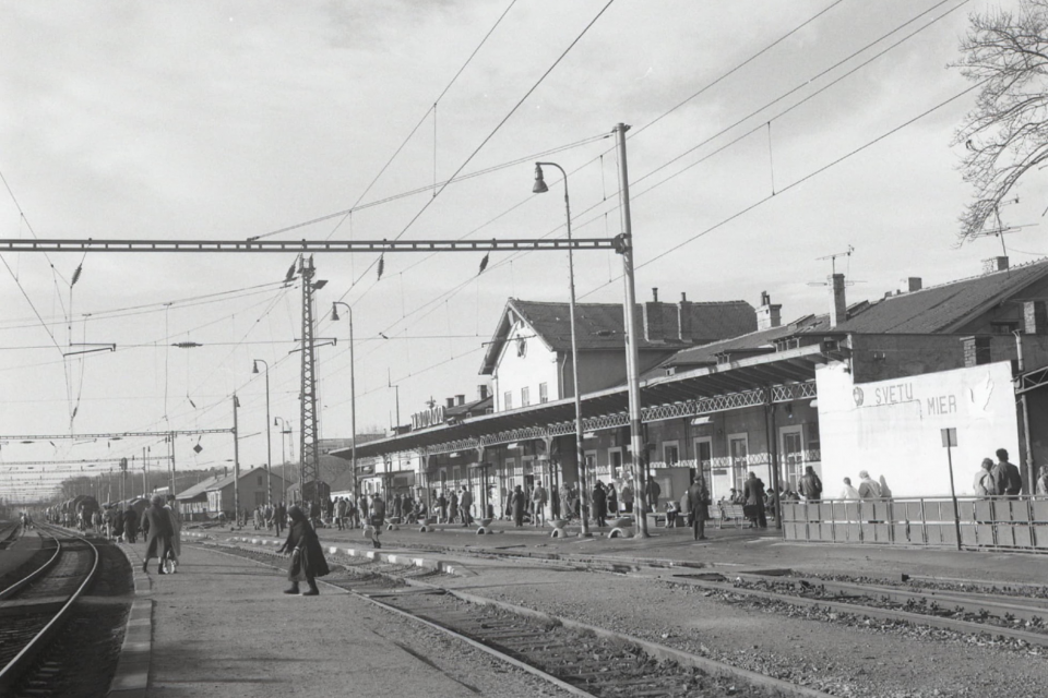 Stará železničná stanica na konci 80. rokov. Takto sme cestovali z Trnavy a do Trnavy. | Dr. Tibor Sásik, Genpic