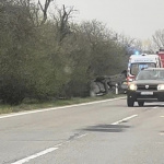 Havária si vyžiadala zásah zdravotníkov aj hasičov. | Foto: Svetlana Vaculková, Dopravný servis SE, SI a okolie, fb