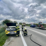 Požiar vozidla za Trakovicami. | Zdroj: DS Hlohovec