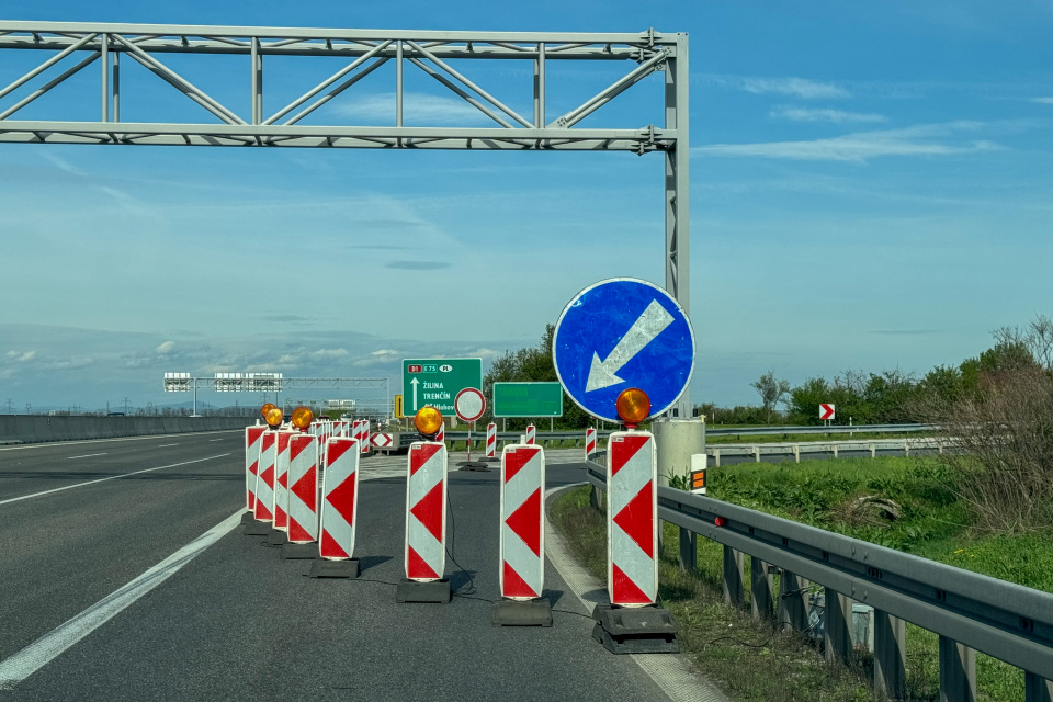 Uzavretý exit Trnava z D1 na most R1 x D1. | Foto: Pavol Holý, Trnavské rádio