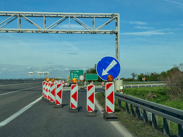 Uzavretý exit Trnava z D1 na most R1 x D1. | Foto: Pavol Holý, Trnavské rádio