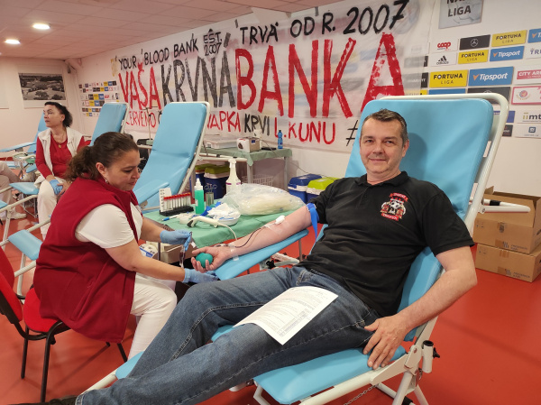 Fanúšikovia budú opäť darovať krv | Zdroj: Fb Červeno-čírna kvapka krvi Laca Kunu