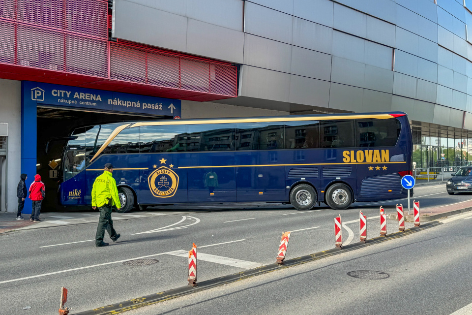 Autobus s hráčmi Slovana je už na ŠAM. | Foto: ph, Trnavské rádio