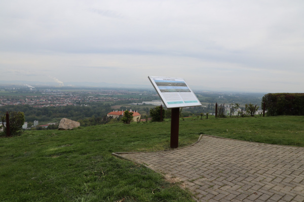 Tabuľa obsahuje doplnené informácie | Zdroj: Mesto Hlohovec