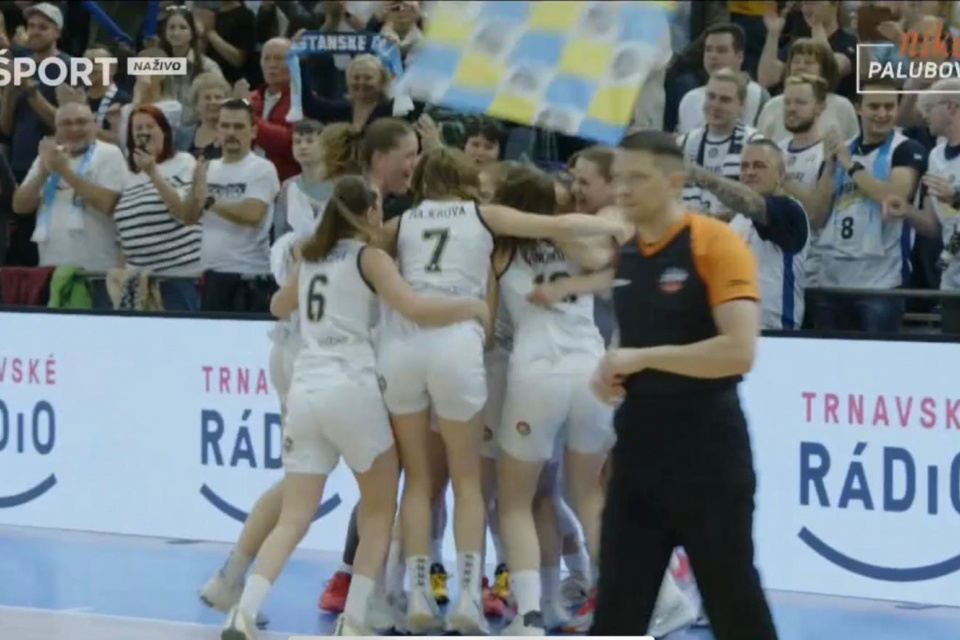 Piešťanské Čajky s tretím titulom v sérii, B. Bystricu zdolali doma 69:56. | Reprofoto: RTVS / Trnavské rádio