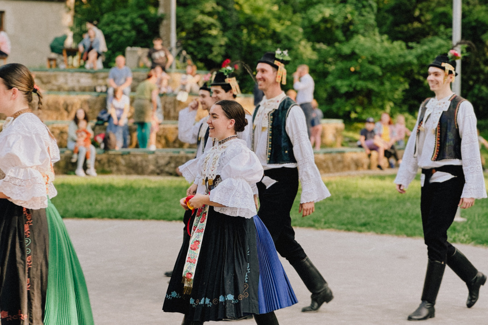 Máj preniesli k bufetu | Foto: Zuzana Benková, Trnavské rádio