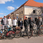 Centrom prefrčia historické bicykle | Foto: tyrnaviavelo