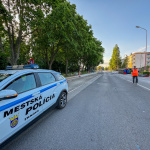 Policajti odkláňali dooravu už dnes pred 18.00 hidinou. | Foto: Dušan Vančo