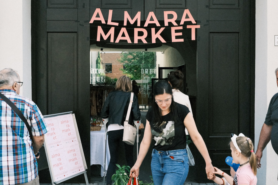 Amara Market na Štefánikovej 3, vchod do Nádvoria. | Foto: dv, red.