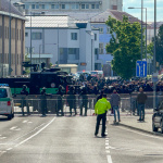 Uzavretá ulica v Trnave. Dôvodom bolo tradičné futbalové derby. | Foto: Pavol Holý, Trnavské rádio