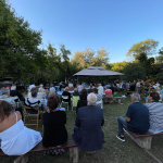 Atmosféra bigbítového večera v záhrade knižnice | Foto: Trnavské rádio