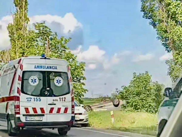 Nehoda v smere na Bučany. | Zdroj: doprava@trnavskeradio.sk