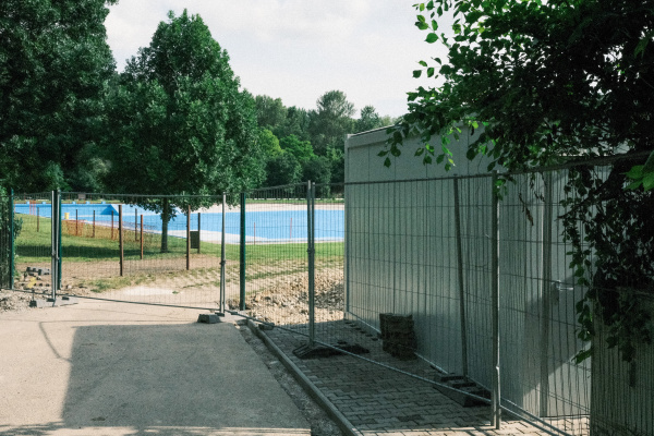 Vstup do areálu kúpaliska Kamenný mlyn v Trnave (26. mája 2024). | Foto: red.