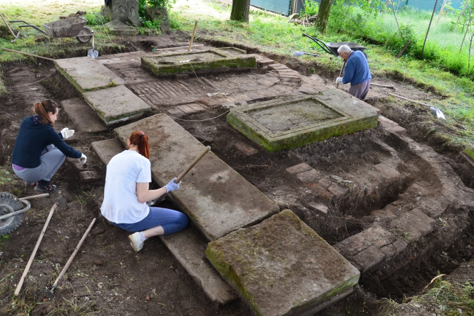 V priestoroch hrobky sa konal aj archeologický výskum. l Foto: KSC Bučany