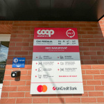 Inštrukcie pre nakupujúcich na budove COOP Jednota v Šalgočke (okr. Galanta) | Foto: Pavol Holý, Trnavské rádio
