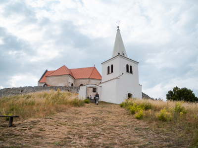 Malebný kostolík na vŕšku v Kočíne-Lančári | Zdroj: TTSK(1)