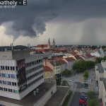Kamera v Szombathely zachytila aj formujúce sa tornádo. | Zdroj: SHMÚ