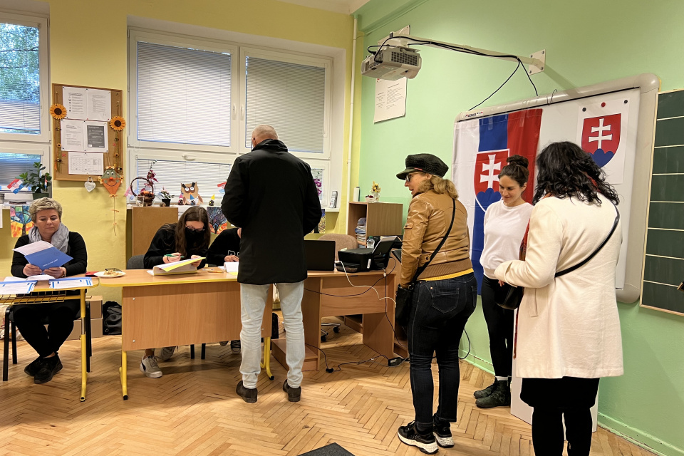 Volebná miestnosť v Hlohovci | Zdroj: Pavol Holý, Trnavské rádio 