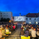 Na snímke premietanie na Trojičnom námestí s neopakovateľnou atmosférou. | Foto: Pavol Holý, Trnavské rádio