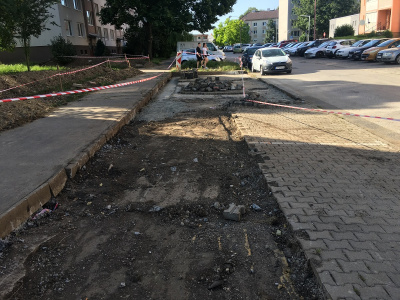 Práce na nových parkovacích miestach sa už rozbehli | Zdroj: Mesto Trnava
