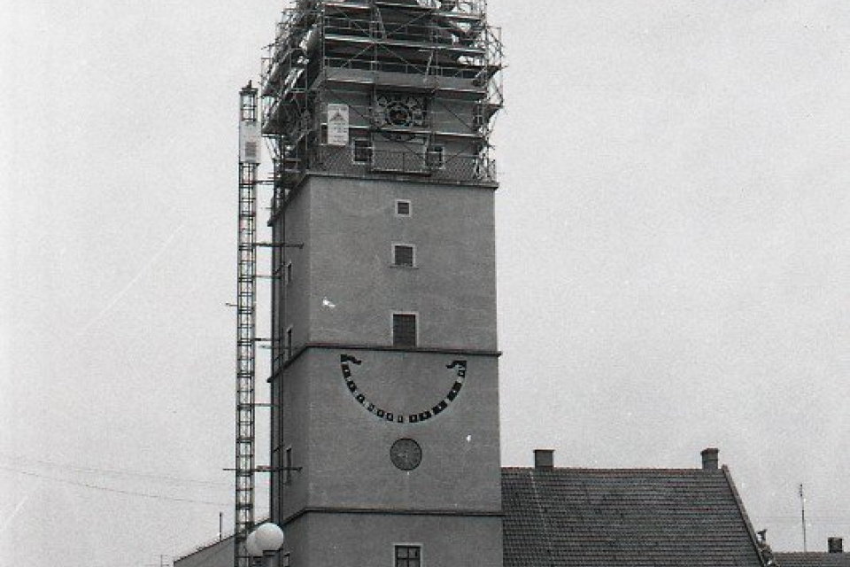 Firma Ars antiqua v máji roku 1997 začala s rekonštrukciou veže. | Foto: Rudolf Biháry, TASR. Licencia: Trnavské rádio