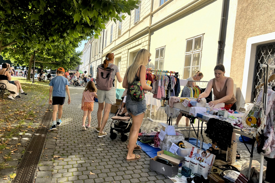 Pomyslené brány blšáku sú otvorené do 13.00 hod. | Foto: Alexandra Štofirová, Trnavské rádio