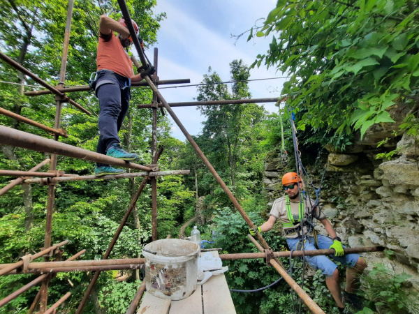 | Foto: Hrad Biely Kameň