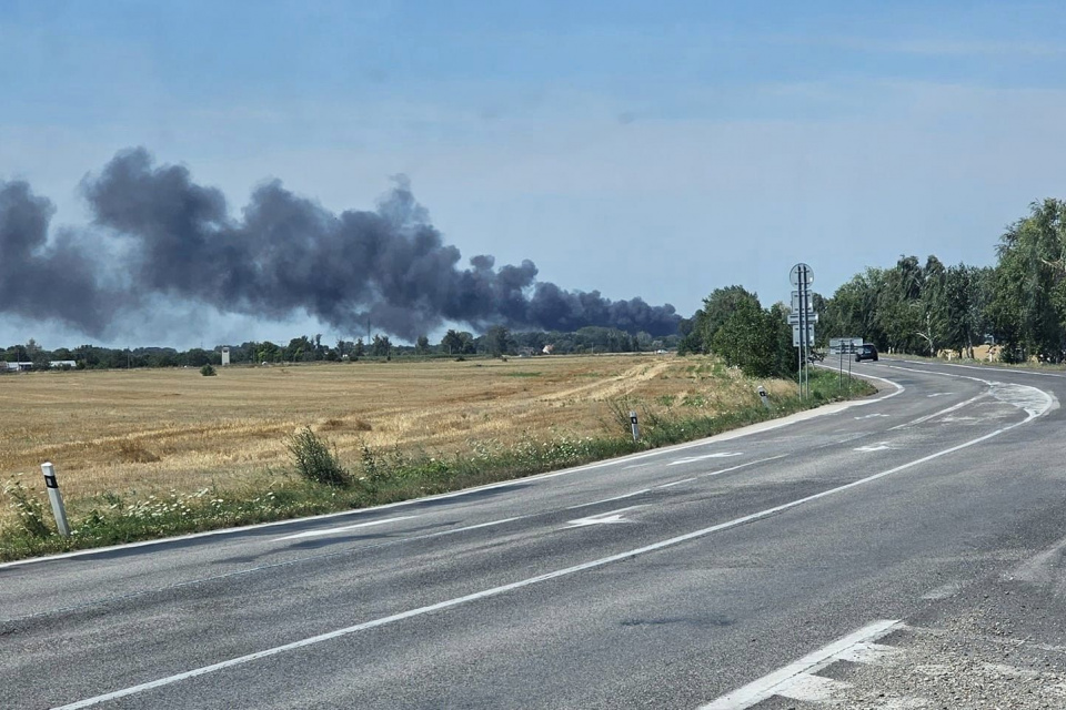 Požiar je vidno už z ďaleka | Zdroj: Trnavsky Kraj Dopravny Servis - Nagyszombati Kerület Útinform