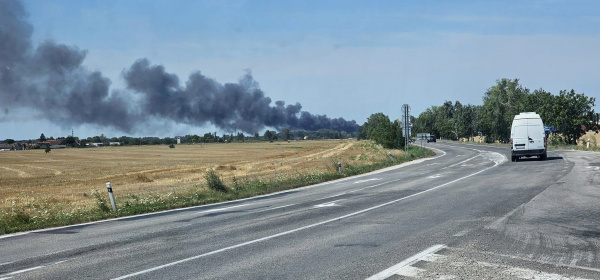 Požiar je vidno už z ďaleka | Zdroj: Trnavsky Kraj Dopravny Servis - Nagyszombati Kerület Útinform