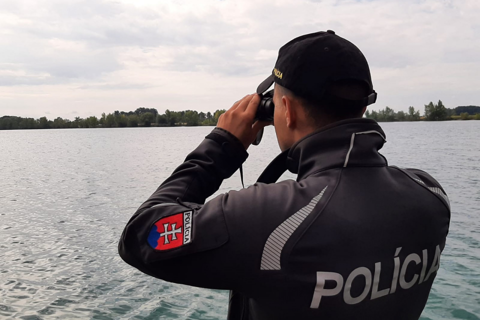 Pátranie po rybárovi pri Čiernej Vode | Zdroj: KR PZ Trnava