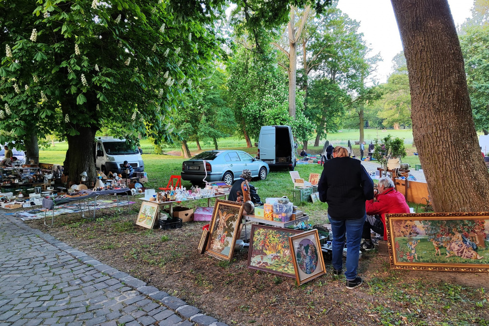 Okrem burzy sa zabavia aj detičky | Foto: Burza starožitnostní Village